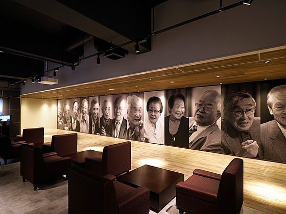 일제 강점기 강제징용 시설인 하시마(일명 군함도)의 생존자들을 소개하는 일본 산업유산정보센터의 전시실. [산업유산 정보센터 제공]