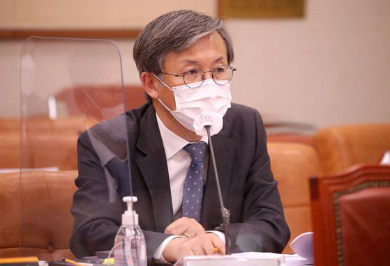 한동수 대검찰청 감찰부장이 지난 10월 22일 서울 여의도 국회에서 열린 법제사법위원회의 대검찰청에 대한 국정감사에서 의원 질의에 답변하고 있다. 연합뉴스