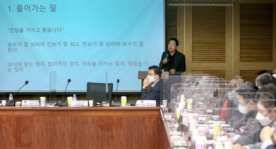 더불어민주당을 탈당한 금태섭 전 의원이 18일 국회 의원회관에서 열린 국민의힘 초선의원 모임에서 강연하고 있다. 오종택 기자