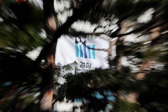 법무부 검사징계위원회가 윤석열 검찰총장에 2개월 정칙을 처분한 16일 서울 서초구 대검찰청.   연합뉴스