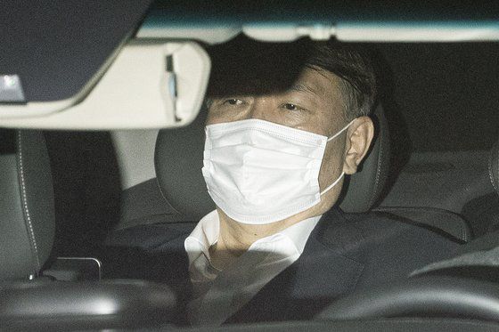 징계위가 열린 지난 15일 퇴근하는 윤석열 검찰총장의 모습.[뉴스1]