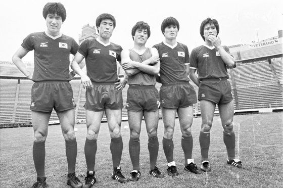 1986년 멕시코 월드컵에 출전한 최순호, 차범근, 박경훈, 정용환, 김주성(왼쪽부터). 모두 한국 축구 베스트 11 후보에 이름을 올렸다. [중앙포토]