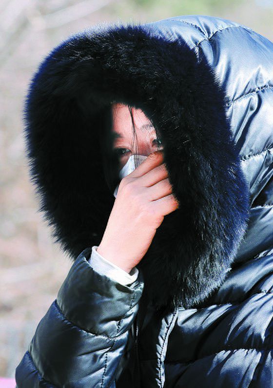 이날 쌍둥이 남매와 이곳을 찾은 배우 이영애씨. [뉴스1]