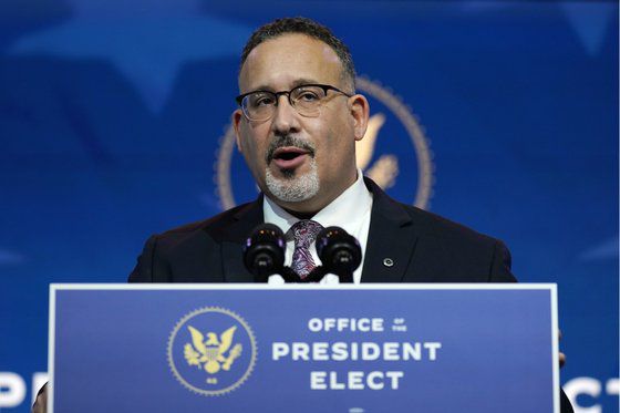 바이든 정부의 초대 교육부 장관으로 지명된 미겔 카도나 [AP=연합뉴스]