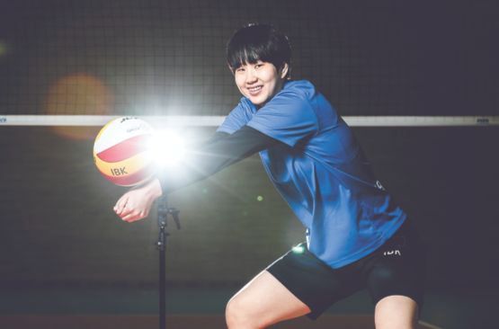 IBK기업은행은 리베로 신연경을 앞세워 거함 흥국생명과 PO 맞대결에 나선다. 김경록 기자