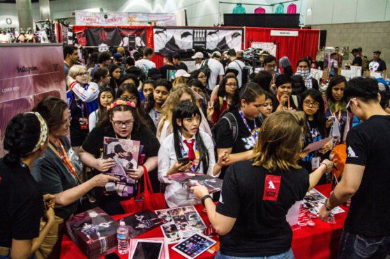 2017 미국 애니메엑스포 현장에서의 레진코믹스 해외팬들 모습 [사진 키다리-레진]