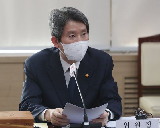 지난 8일 서울 정부서울청사에서 열린 남북교류협력추진협의회에 참석한 이인영 통일부 장관. [뉴스1]