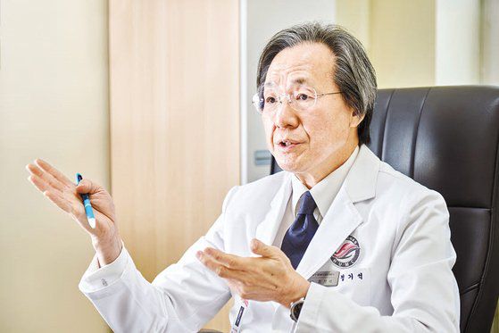 정기석 한림대성심병원 호흡기·알레르기 내과 교수는 “코로나19 치명률이 높은 고령층은 백신 접종이 필수”라고 말했다. 인성욱 객원기자