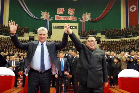 지난 2018년 미겔 디아스카넬이 방북했을 당시 김정은 북한 국무위원장으로부터 환대를 받았다.연합뉴스