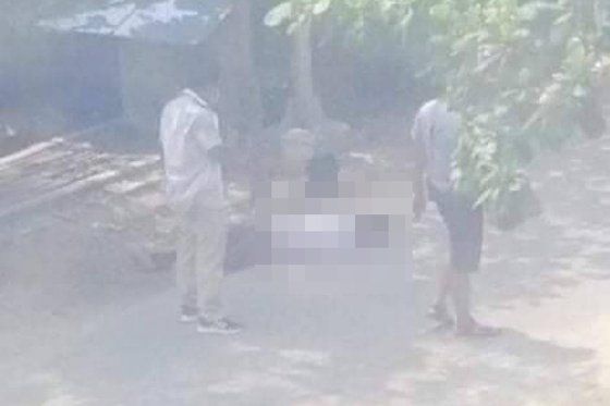 24일(현지시간) 미얀마 제2도시 만달레이에서 사복경찰이 쏜 총에 피격돼 사망한 한 청년. [미얀마나우]