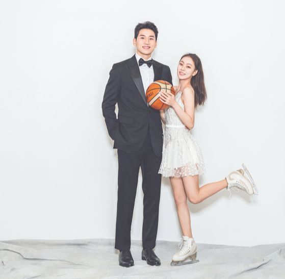 다음달 29일 서울에서 결혼하는 문성곤(왼쪽)과 곽민정 커플. KGC의 챔프전 진출을 이끈 문성곤은 “신부에게 결혼 반지와 우승 반지를 동시에 끼워주겠다”고 다짐했다. [사진 문성곤]