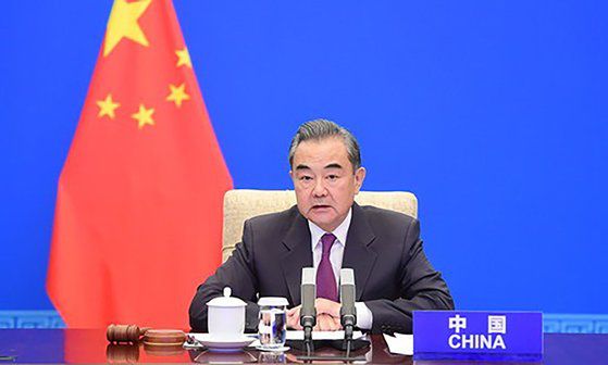 7일 “국제평화와 안보 수호: 다자주의와 유엔을 핵심으로 하는 국제시스템 수호”를 주제로 유엔 안전보장이사회 순회 의장국인 중국의 소집으로 열린 안보리 고위급 특별 회상 회담에서 왕이 중국 외교부장이 연설하고 있다. [유엔 사이트 캡처]