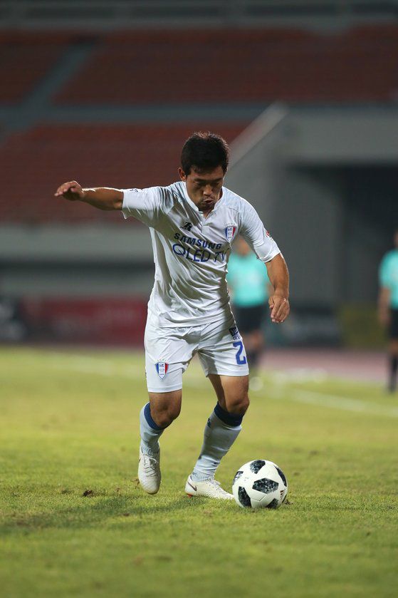 카타르 월드컵 2차 예선을 앞둔 축구대표팀 왼쪽 수비 라인이 비상이다. 최근 K리그에서 활약 중인 수원 삼성 이기제. [사진 프로축구연맹]