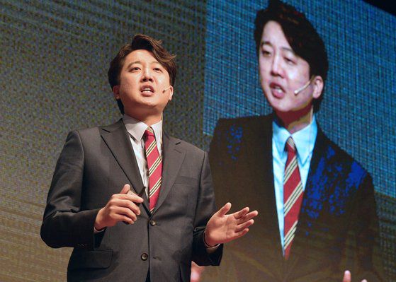 국민의힘 이준석 당 대표 후보가 지난 25일 열린 1차 비전발표회에서 발언 하고 있다. 국민의힘은 다음 달 11일 전당대회를 열고 새 대표를 선출한다. [국회사진기자단]