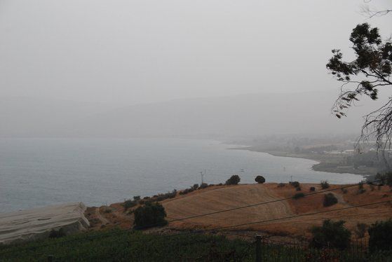 성장한 예수가 하늘의 메시지를 전했던 이스라엘 북부의 갈릴리 호수. 이 언덕에서 예수는 산상수훈을 설했다.