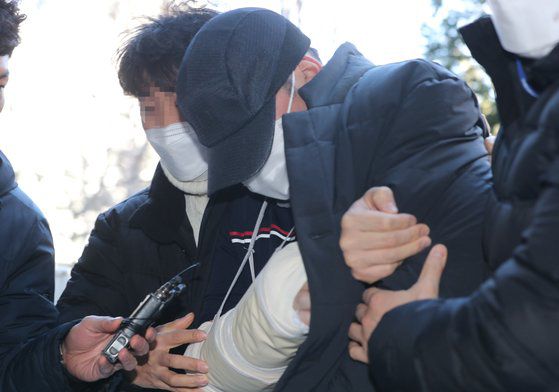 술에 취해 벤츠 차량을 몰다가 추돌 사고를 내 앞차 운전자를 숨지게 한 A(44)씨. 연합뉴스