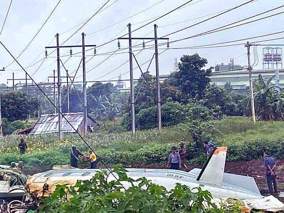10일 로이터통신에 따르면 미얀마 제2도시 만달레이 근처에서 미얀마 군용기가 추락해 12명이 사망했다. [신화통신=연합뉴스]