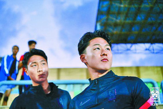 백승호(왼쪽)와 이승우는 24세 이하 선수 중 가장 화려한 선수 경력을 자랑하지만, 도쿄올림픽 무대에 설 수 없다. 둘은 좌절하지 않고 의연하게 결과를 받아들였다. [사진 대한축구협회]