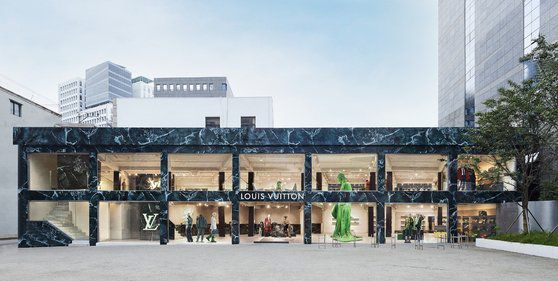 성수동에 자리한 루이비통 템포러리 레지던시 매장 전경. 사진 루이비통