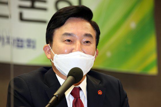 원희룡 제주지사가 지난 20일 서울 태평로 한국프레스센터에서 열린 대선 예비후보 초청 토론회에서 인사말하고 있다. [국회사진기자단]