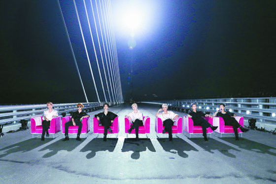 BTS가 월드컵대교에서 선보인 버터 무대가14일(현지시간) 미국 NBC 인기 토크쇼 '더 투나잇 쇼 스타링 지미 팰런' 통해 방송됐다. 연합뉴스