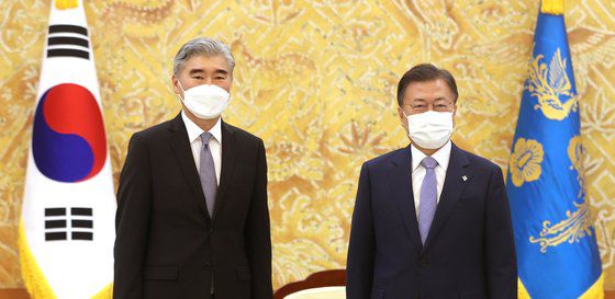 지난 6월 22일 한국을 방문한 성 김 미 국무부 대북특별대표가 청와대를 방문해 문재인 대통령을 접견한 모습. [연합뉴스]