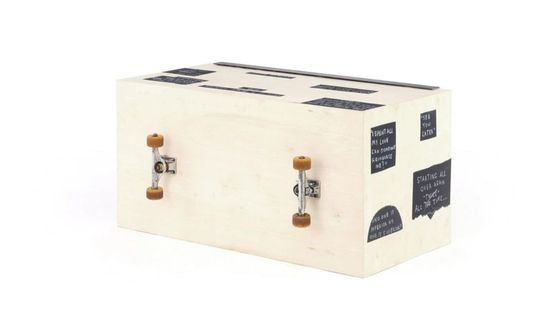 스케이트 보더 베이트리체 도몬드의 트렁크 작품. 20대 전문 스케이트 보더로 슈프림 스케이트 팀의 첫 여성이다. 사진 버질 아블로 인스타그램