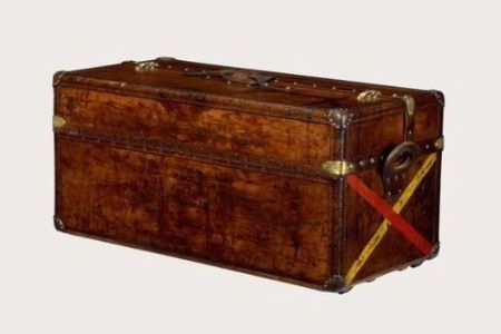 1889년 제작된 루이비통의 천연 소가죽 아이디얼 트렁크. 사진 루이비통 홈페이지