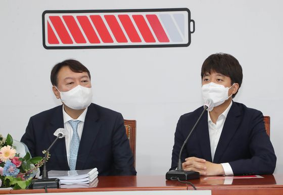 2일 오전 서울 여의도 국회에서 국민의힘 이준석 당대표가 입당한 윤석열 예비후보를 접견하는 자리에서 인사말을 하고 있다 2021.8.2 임현동 기자