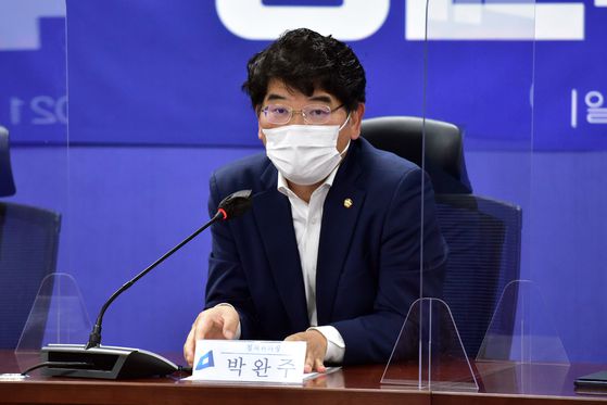 지난 6일 국회 의원회관에서 열린 더불어민주당 청년특별대책 당정협의에서 박완주 정책위의장이 발언을 하고 있다. 김경록 기자