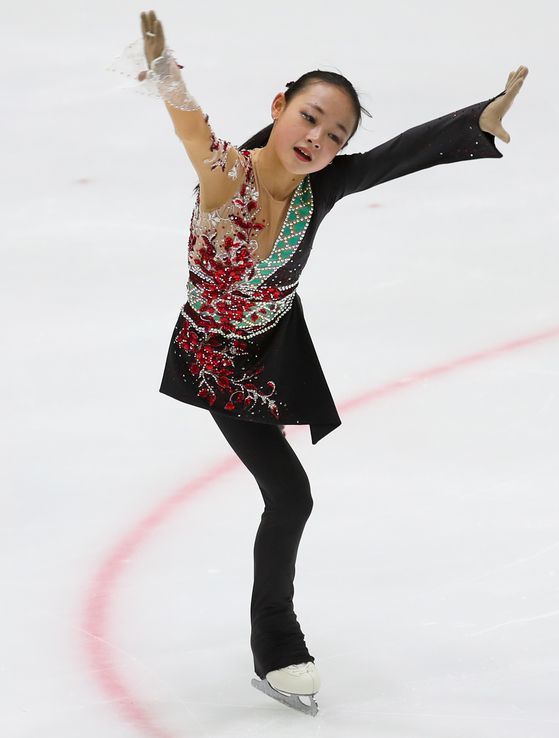 지난 5월 의정부실내빙상장에서 열린 제63회 전국남녀 피겨스케이팅 종별선수권대회에서 김채연(태랑중)이 여자중학부 싱글A조 프리 스케이팅 연기를 선보이고 있다. [뉴스1]