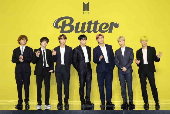 방탄소년단(BTS)의 뷔, 슈가, 진, 정국, RM, 지민, 제이홉(왼쪽부터)이 지난 5월 21일 서울 올림픽공원에서 열린 디지털 싱글 '버터' 발매 기념 글로벌 기자간담회에 참석해 포즈를 취한 모습. 김상선 기자