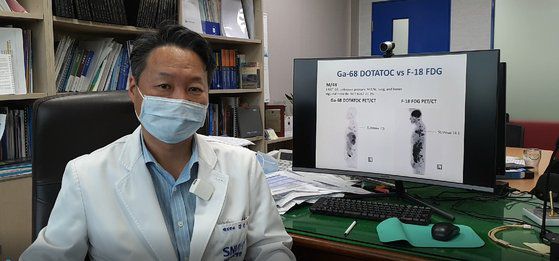 서울대병원 핵의학과 강건욱 교수는 ″정부가 악티늄 수입만 허용하면 치료를 하는 것은 어렵지 않다″고 말한다. 강주안 기자