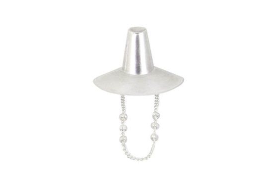 명사 갓 뱃지. [사진 스튜디오오후]