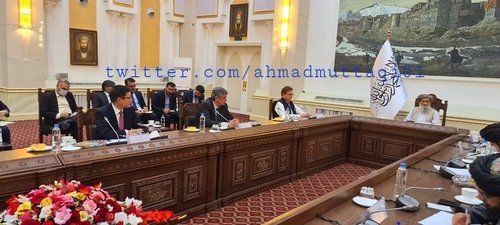 탈레반 간부 아흐마둘라 무타키가 자신의 트위터에 올린 러시아·중국·파키스탄 특사 회담 장면. [무타키 트위터 캡처]