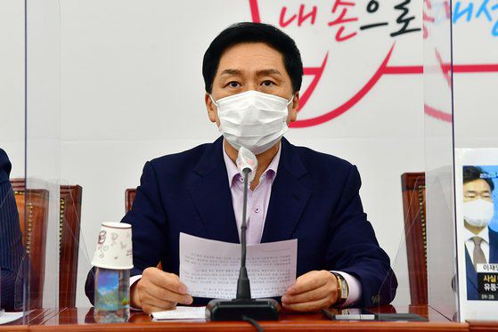 국민의힘 김기현 원내대표가 27일 국회에서 열린 최고위원회의에서 모두발언을 하고 있다. 임현동 기자