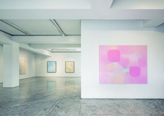 한국인의 정신 문화에 뿌리를 둔 현대 회화를 선보이는 서승원 화백의 개인전 전시장. [사진 PKM갤러리]