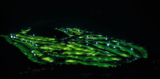 야간 조명을 켠 포도골프장 전경. [사진 머스코코리아]