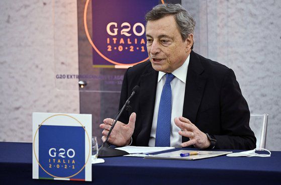 마리오 드라기 이탈리아 총리가 12일 G20 특별 정상회의 후 기자회견을 하고 있다. [EPA=연합뉴스]