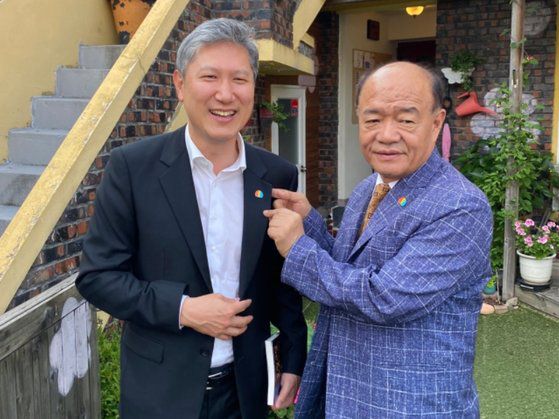 고(故) 노태우 전 대통령 아들 재헌씨와 5·18 광주민주화운동 당시 전담도청 상황실장을 지낸 박남선씨. [사진 노재헌씨]