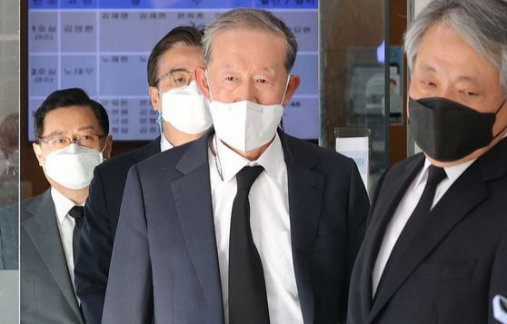 허창수 전국경제인연합회장이 28일 빈소를 찾았다. [사진공동취재단]