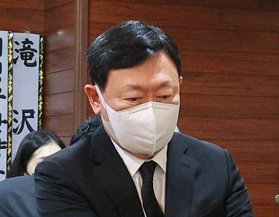 신동빈 롯데그룹 회장이 28일 빈소를 찾았다. [사진공동취재단]