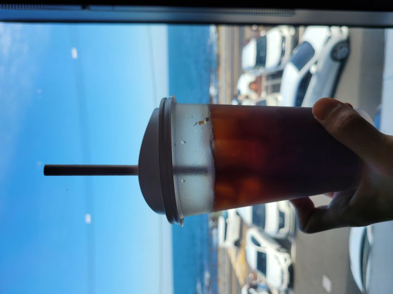 스타벅스에서 사용하는 다회용컵. 보증금 1000원을 내고 쓴 뒤 컵을 반납하고 돌려받으면 된다. 중앙포토