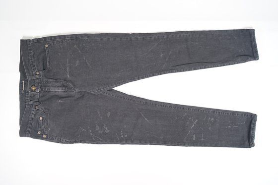 방송인 전현무의 생로랑 블랙진