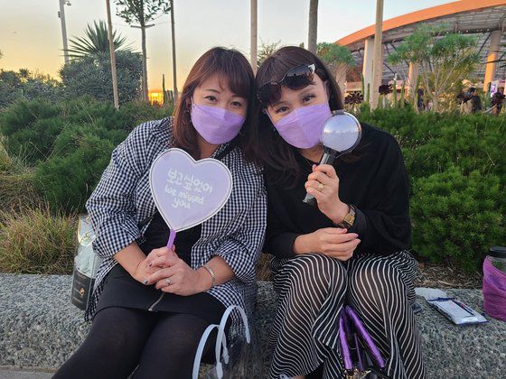 27일(현지시간) 방탄소년단을 상징하는 보랏빛으로 물든 소파이 스타디움. 유성운 기자