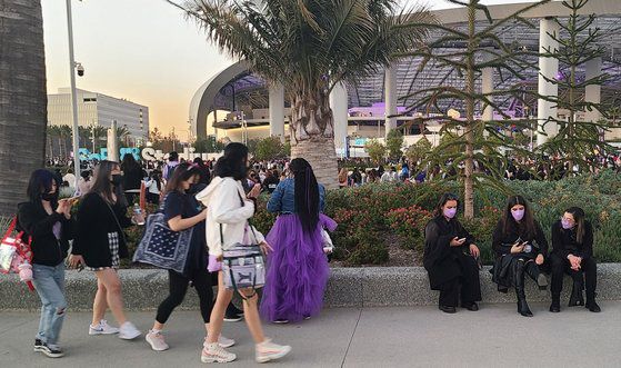 방탄소년단의 콘서트를 보기 위해 샌프란시스코에서 온 애나 카발킨토(20). 유성운 기자