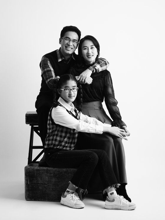 한국의 가족, 정제한 씨와 부인, 그리고 딸. [김명중 작가 제공]