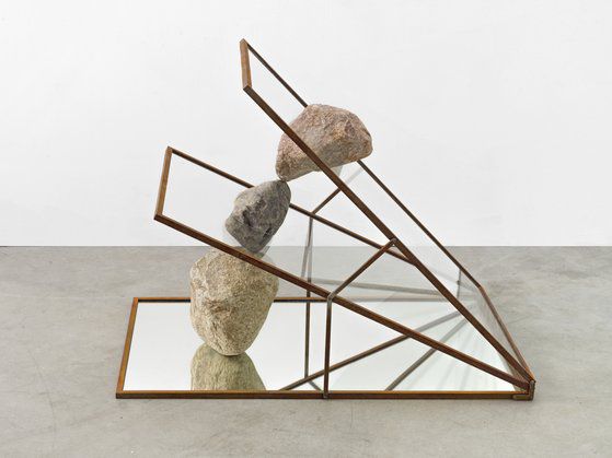 알리시아 크바데의 설치, 2021, 100x69x109㎝. [사진 타데우스 로팍 쾨닉]