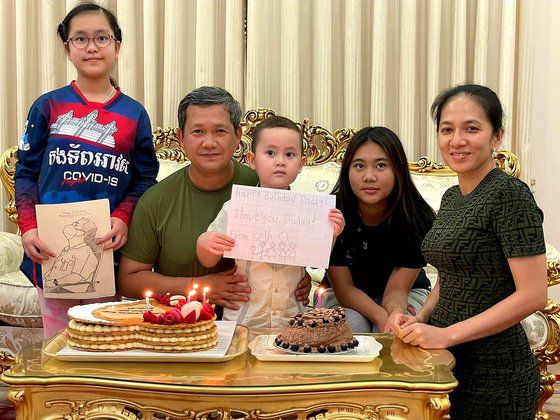 훈 마넷은 페이스북에 공개한 가족. [사진 페이스북]