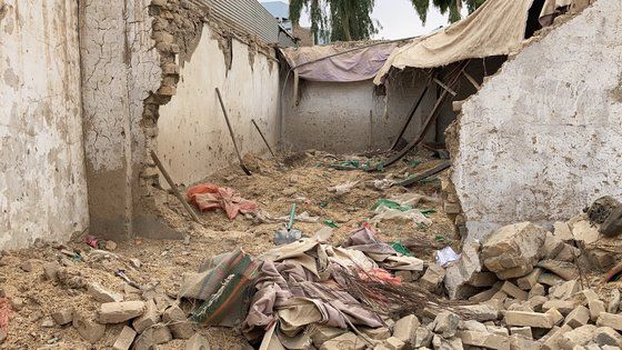지난달 30일(현지시간) 아프가니스탄 남부 칸다하르시에서 학교가 붕괴되는 사고가 일어났다.